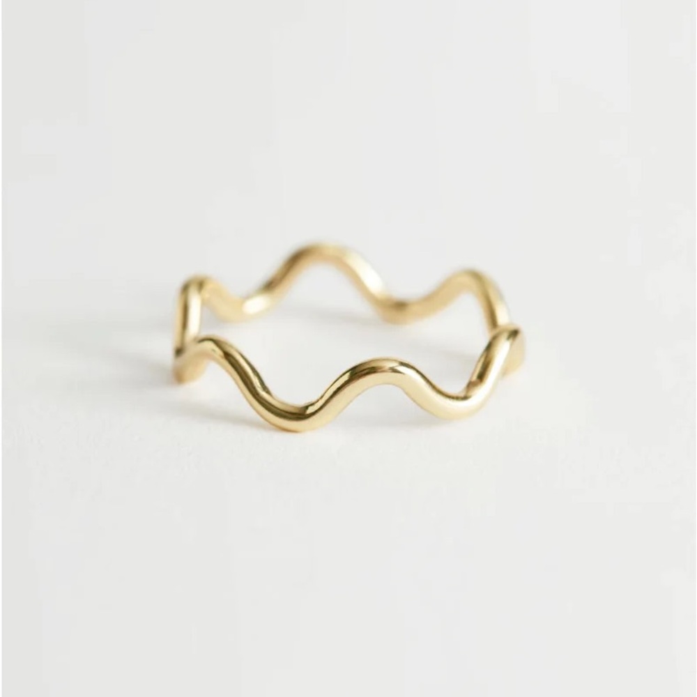 Delicate Gold Wave Ring